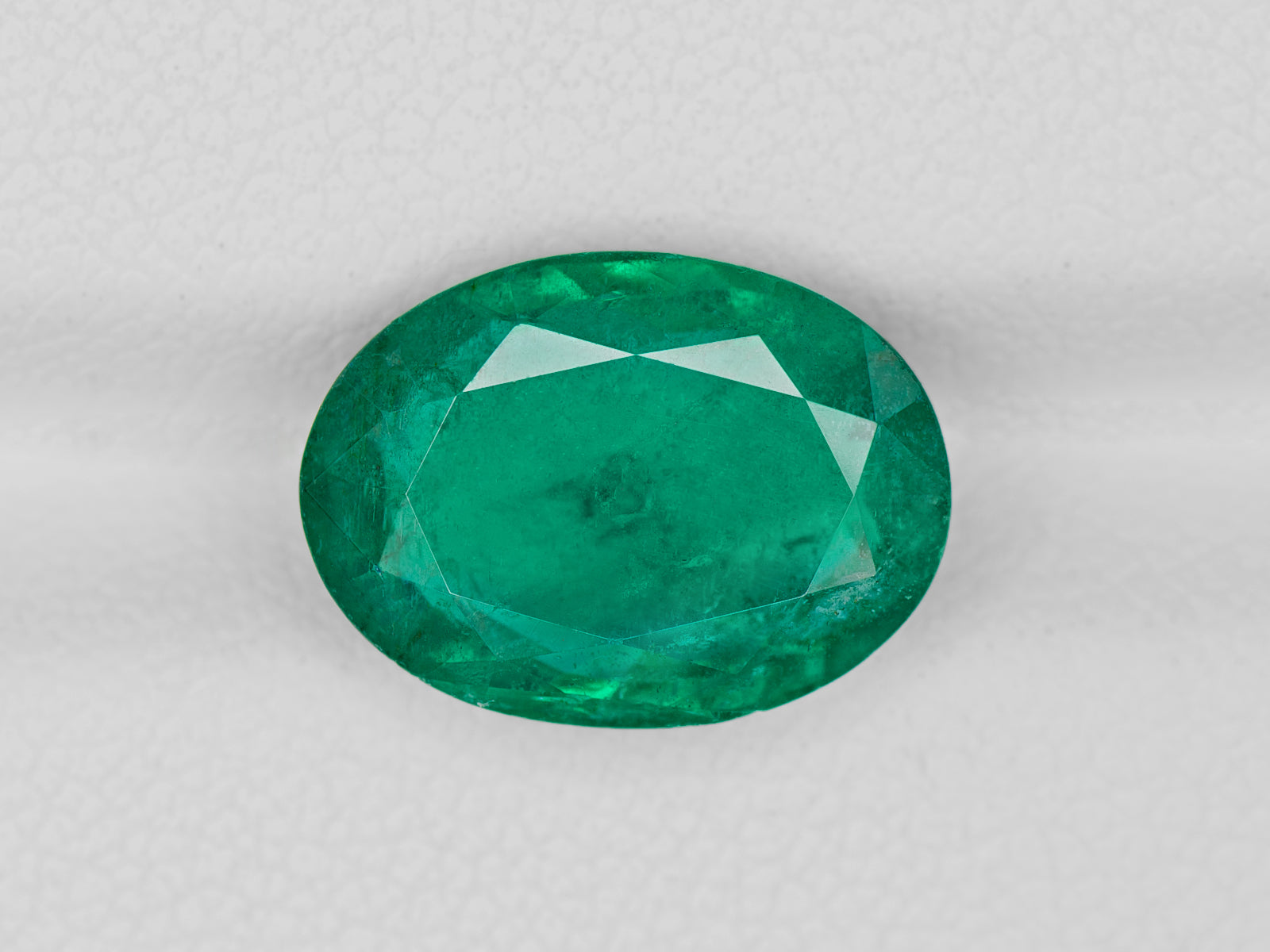 8802913-oval-intense-green-zambia-natural-emerald-4.68-ct