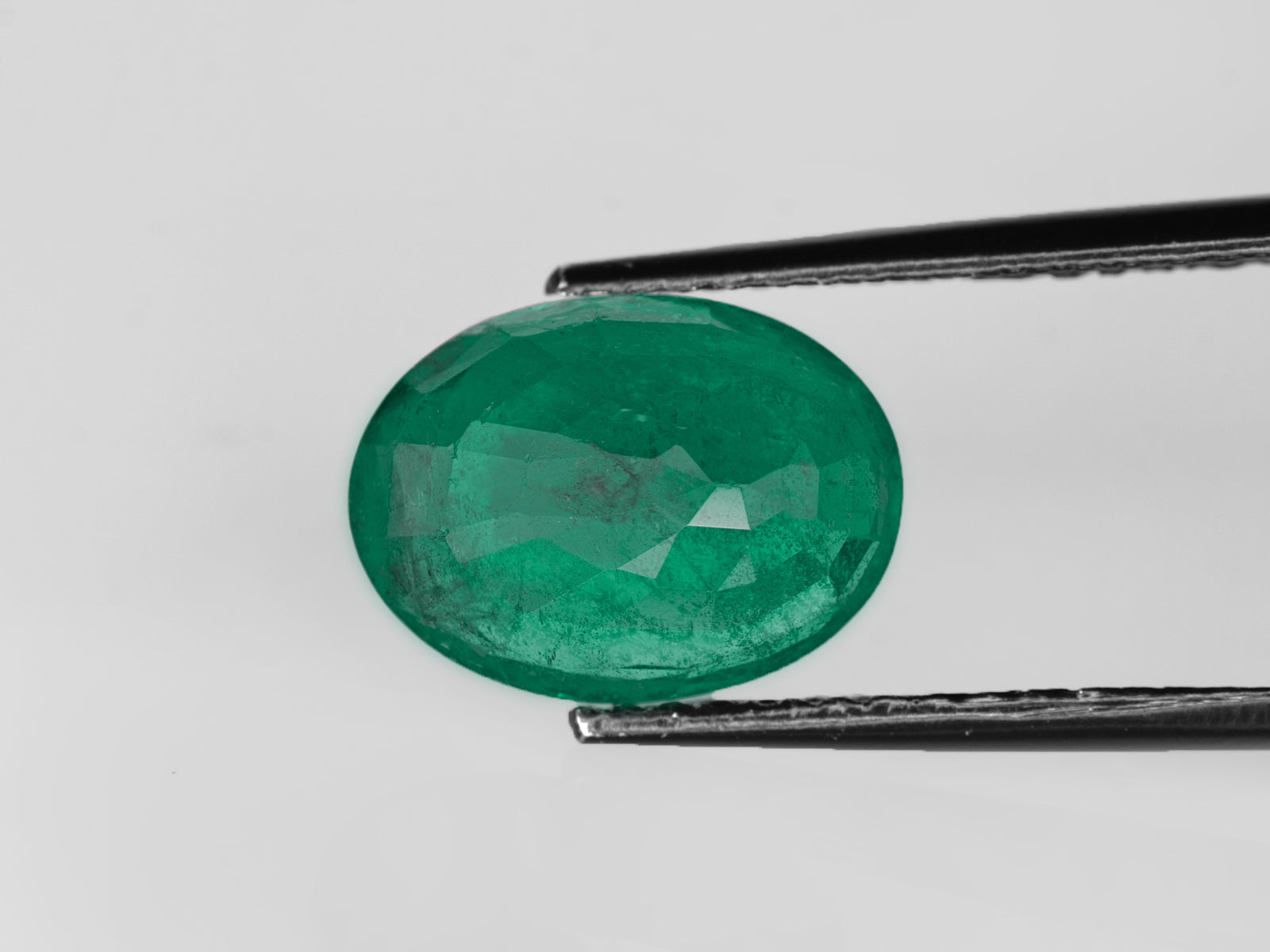 8802913-oval-intense-green-zambia-natural-emerald-4.68-ct