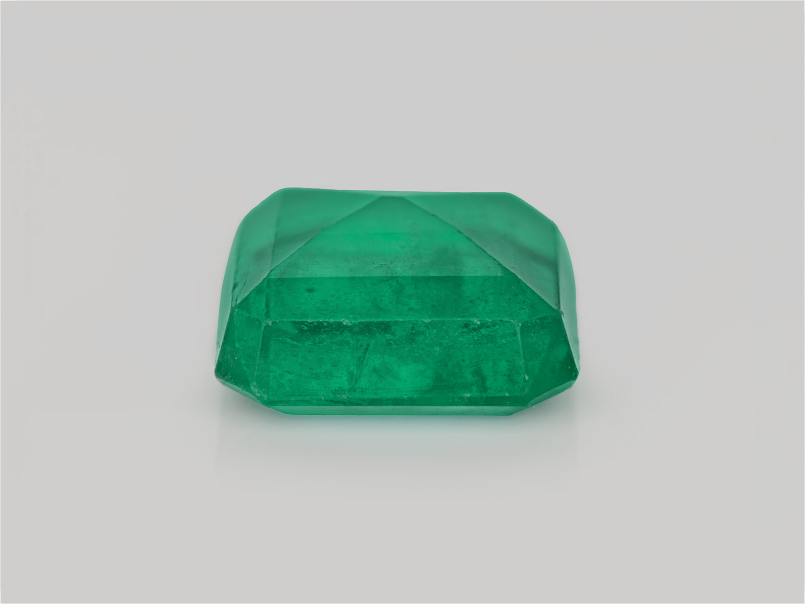 8802915-octagonal-lively-intense-green-igi-zambia-natural-emerald-5.21-ct