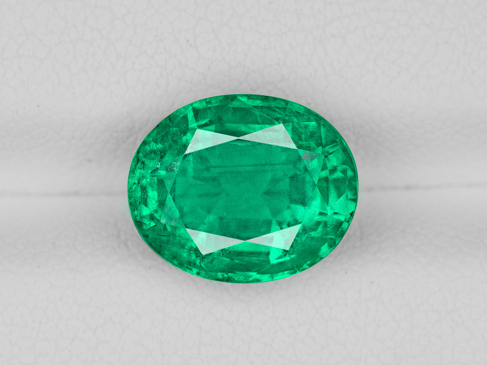8802917-oval-lively-vivid-green-gii-zambia-natural-emerald-3.86-ct