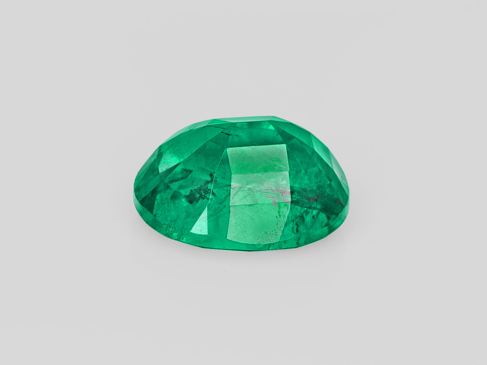 8802917-oval-lively-vivid-green-gii-zambia-natural-emerald-3.86-ct