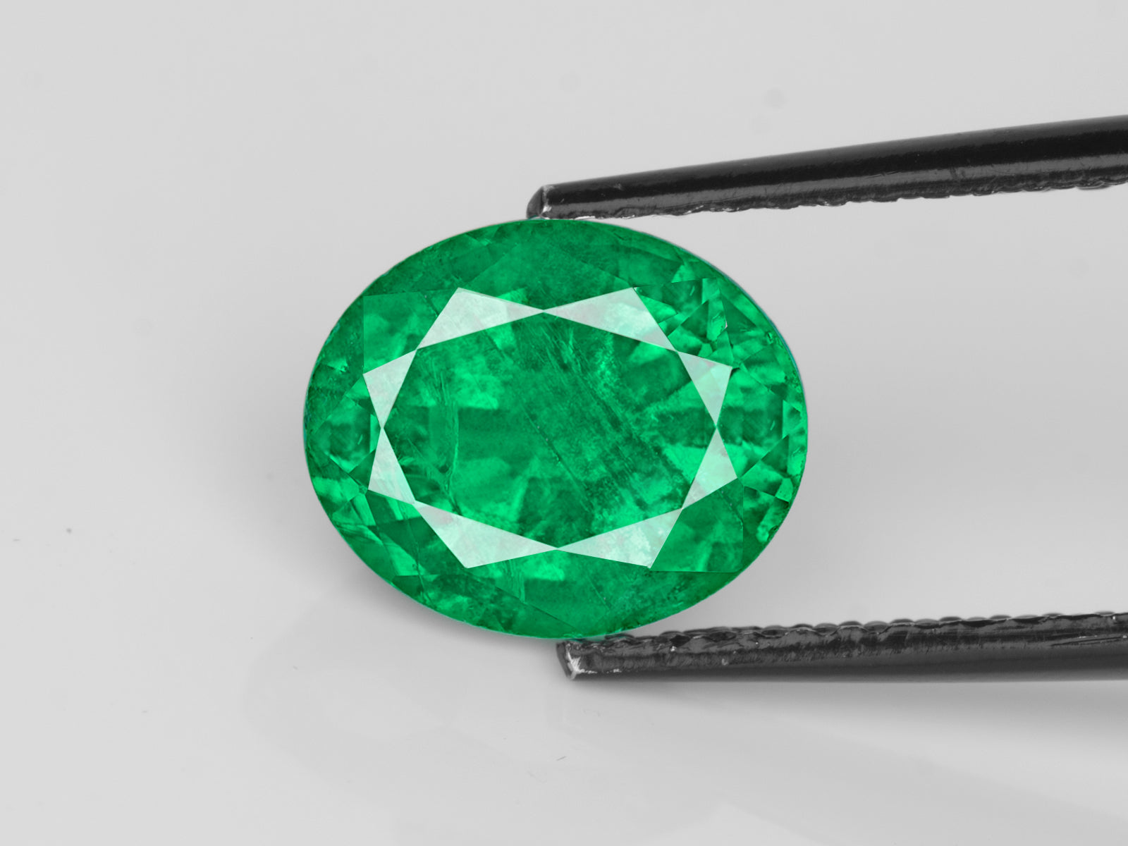 8802918-oval-fiery-vivid-intense-green-igi-zambia-natural-emerald-3.39-ct