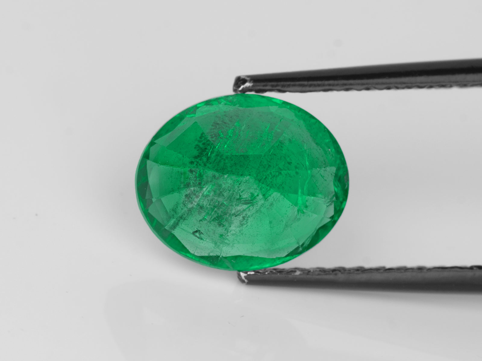 8802918-oval-fiery-vivid-intense-green-igi-zambia-natural-emerald-3.39-ct