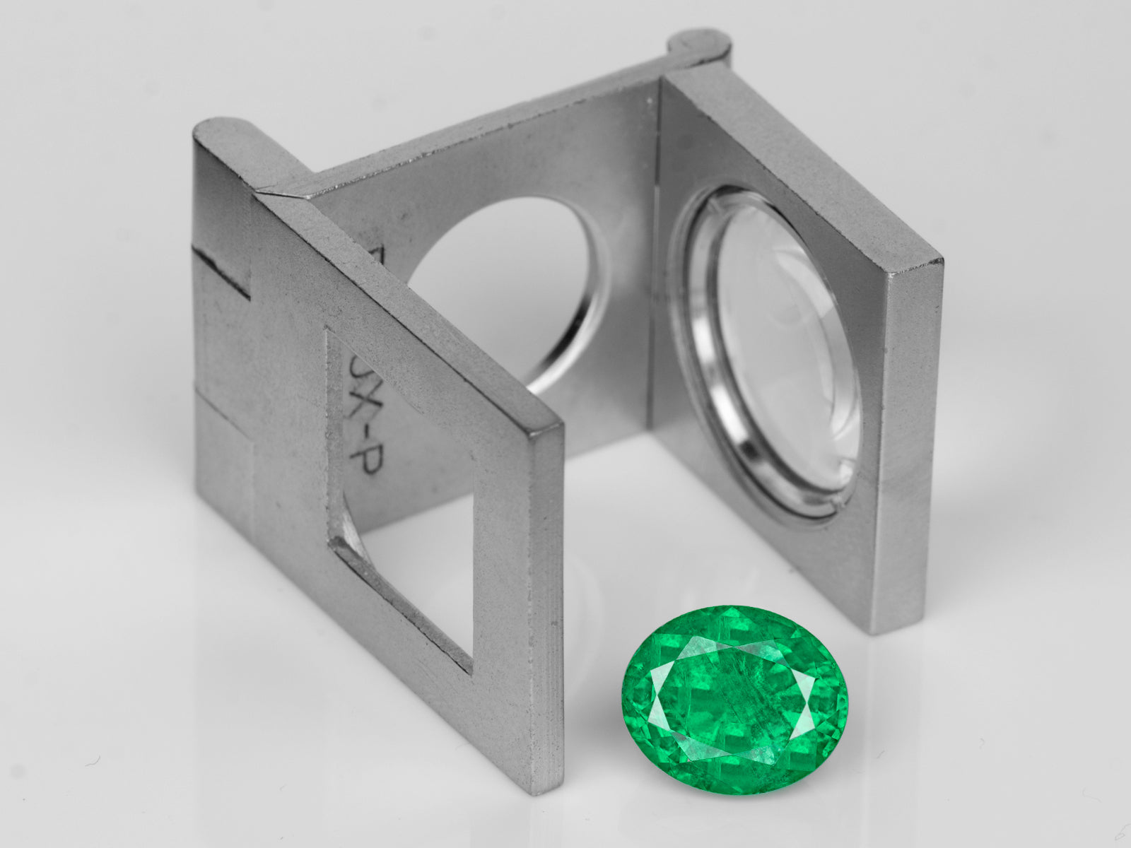 8802918-oval-fiery-vivid-intense-green-igi-zambia-natural-emerald-3.39-ct