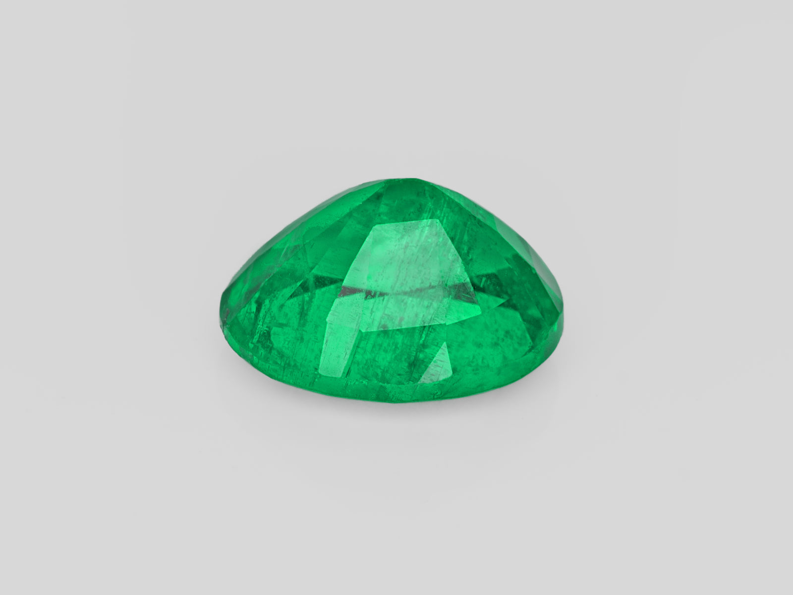8802918-oval-fiery-vivid-intense-green-igi-zambia-natural-emerald-3.39-ct