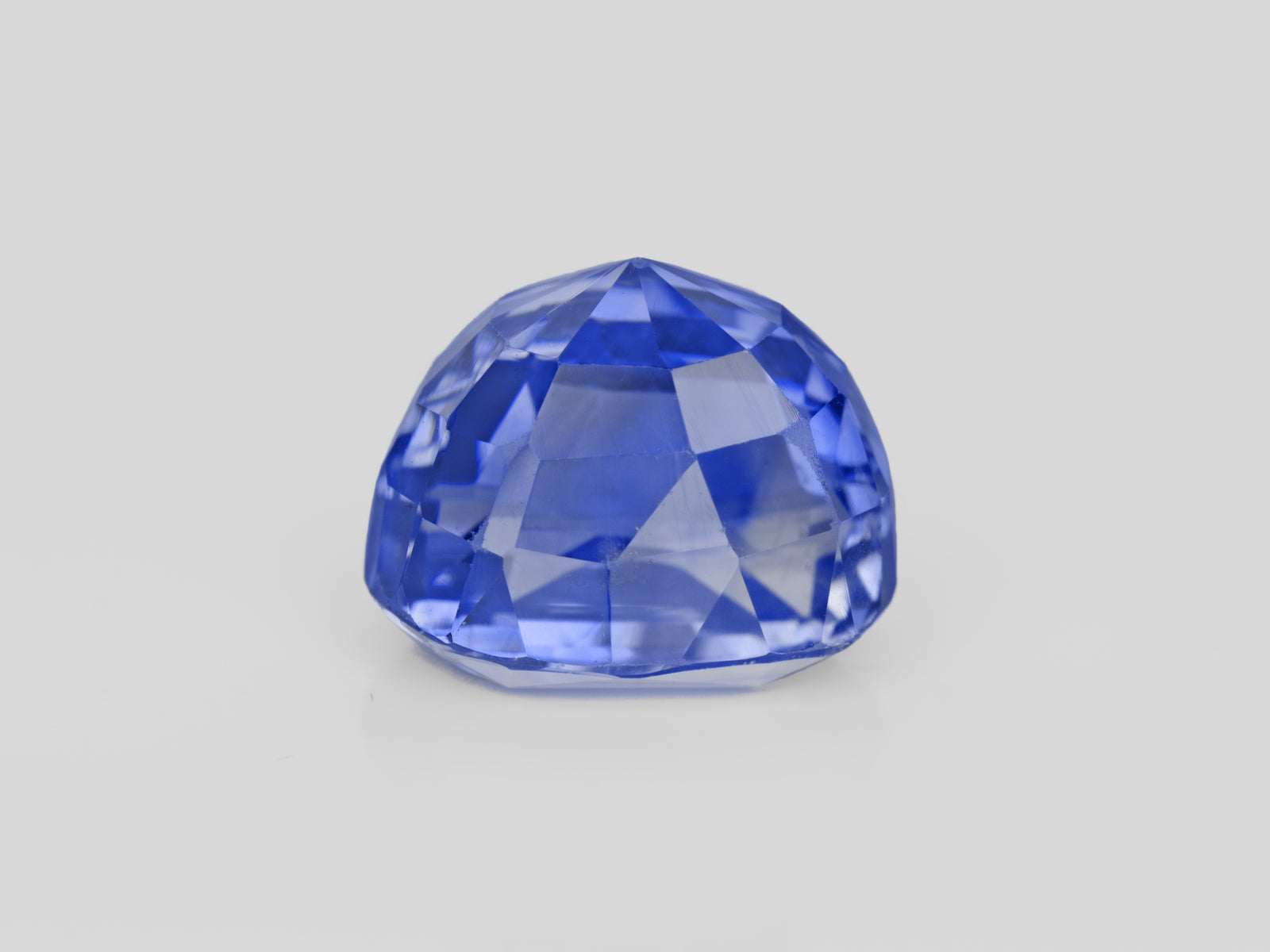 8802957-oval-vevlety-cornflower-blue-gia-sri-lanka-natural-blue-sapphire-7.04-ct