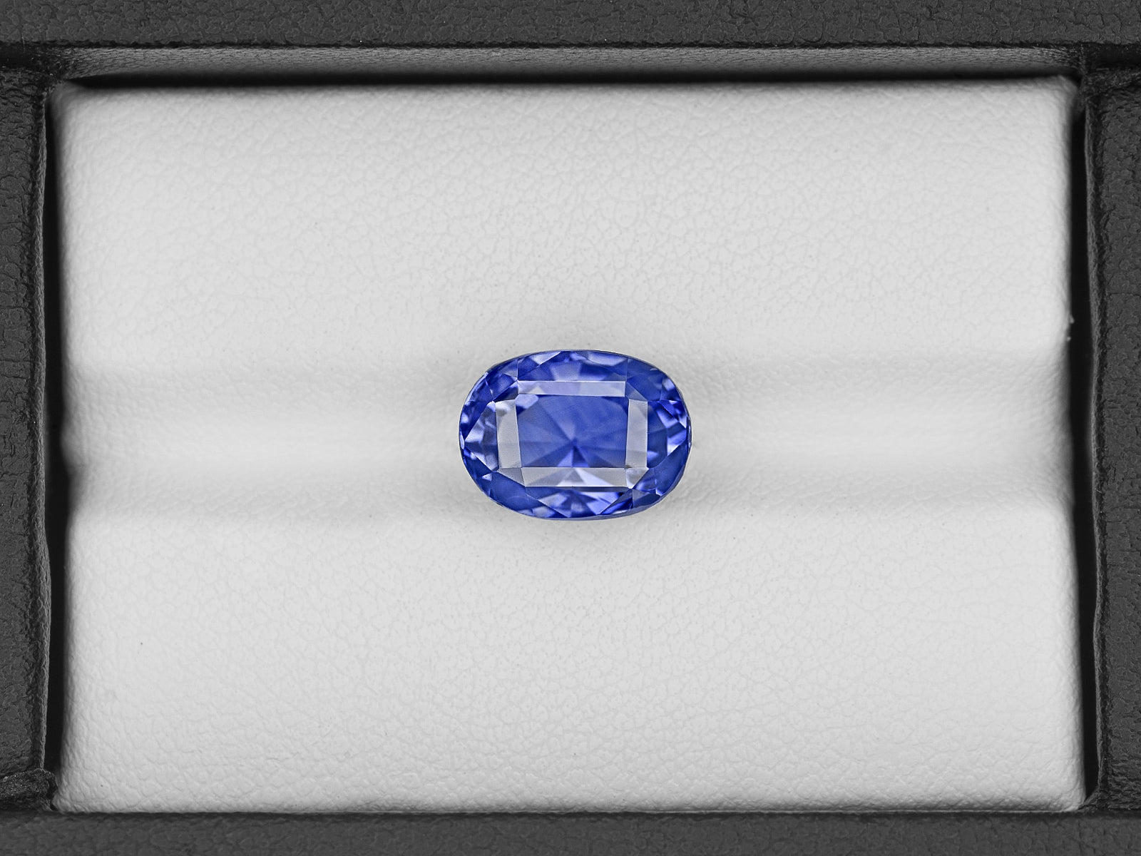 8802957-oval-vevlety-cornflower-blue-gia-sri-lanka-natural-blue-sapphire-7.04-ct