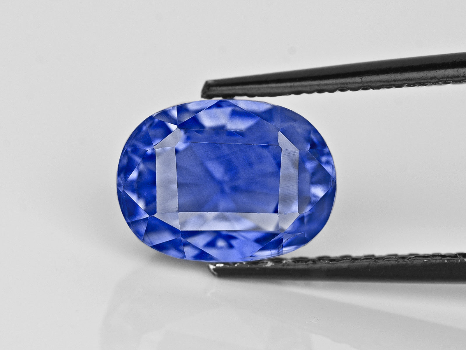 8802957-oval-vevlety-cornflower-blue-gia-sri-lanka-natural-blue-sapphire-7.04-ct