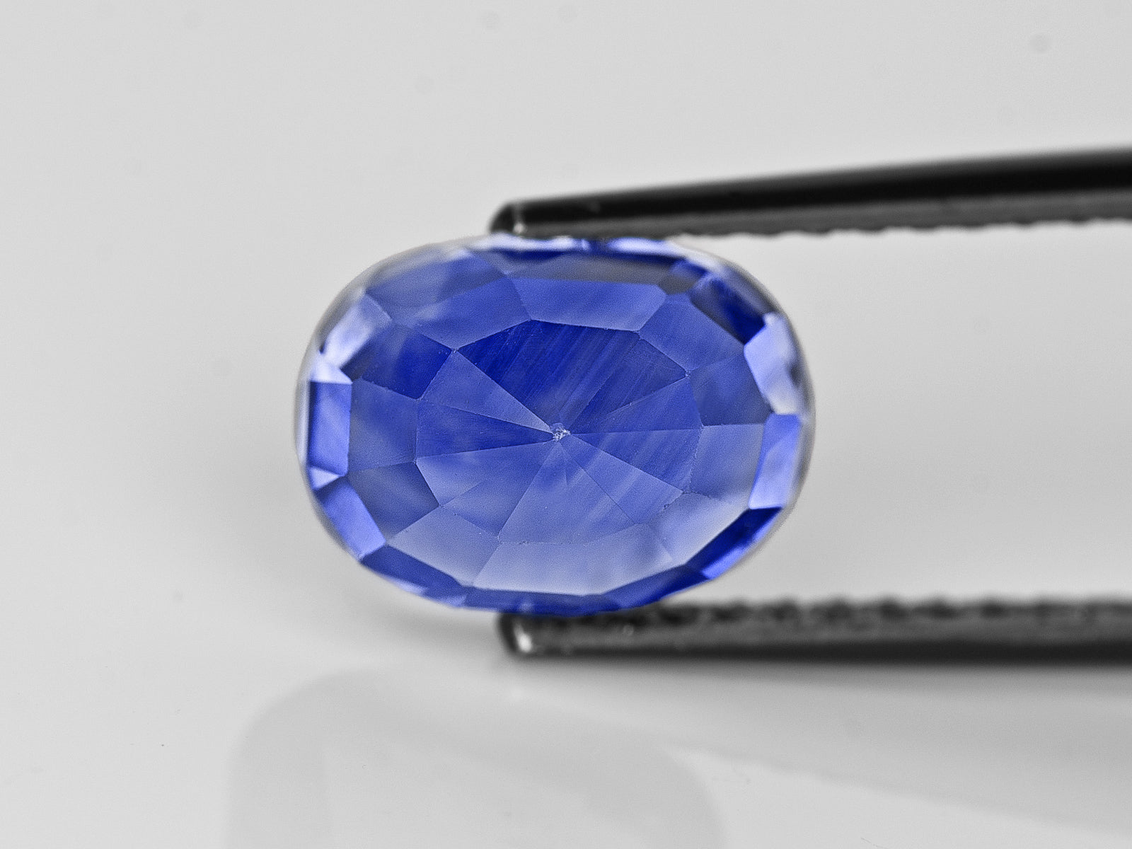 8802957-oval-vevlety-cornflower-blue-gia-sri-lanka-natural-blue-sapphire-7.04-ct