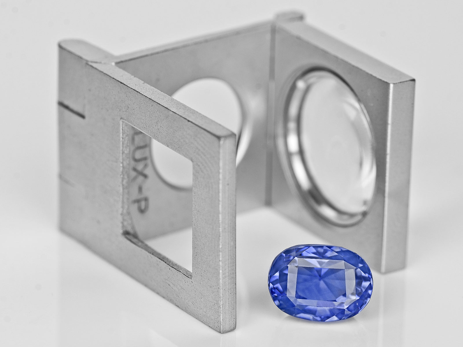 8802957-oval-vevlety-cornflower-blue-gia-sri-lanka-natural-blue-sapphire-7.04-ct
