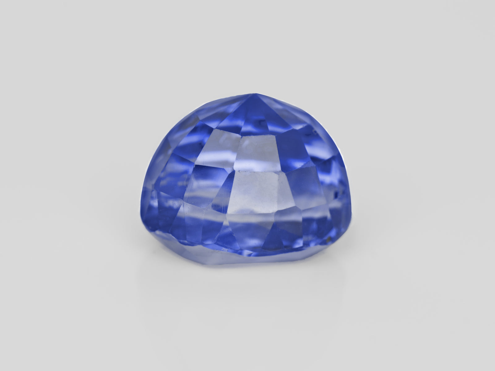 8802957-oval-vevlety-cornflower-blue-gia-sri-lanka-natural-blue-sapphire-7.04-ct