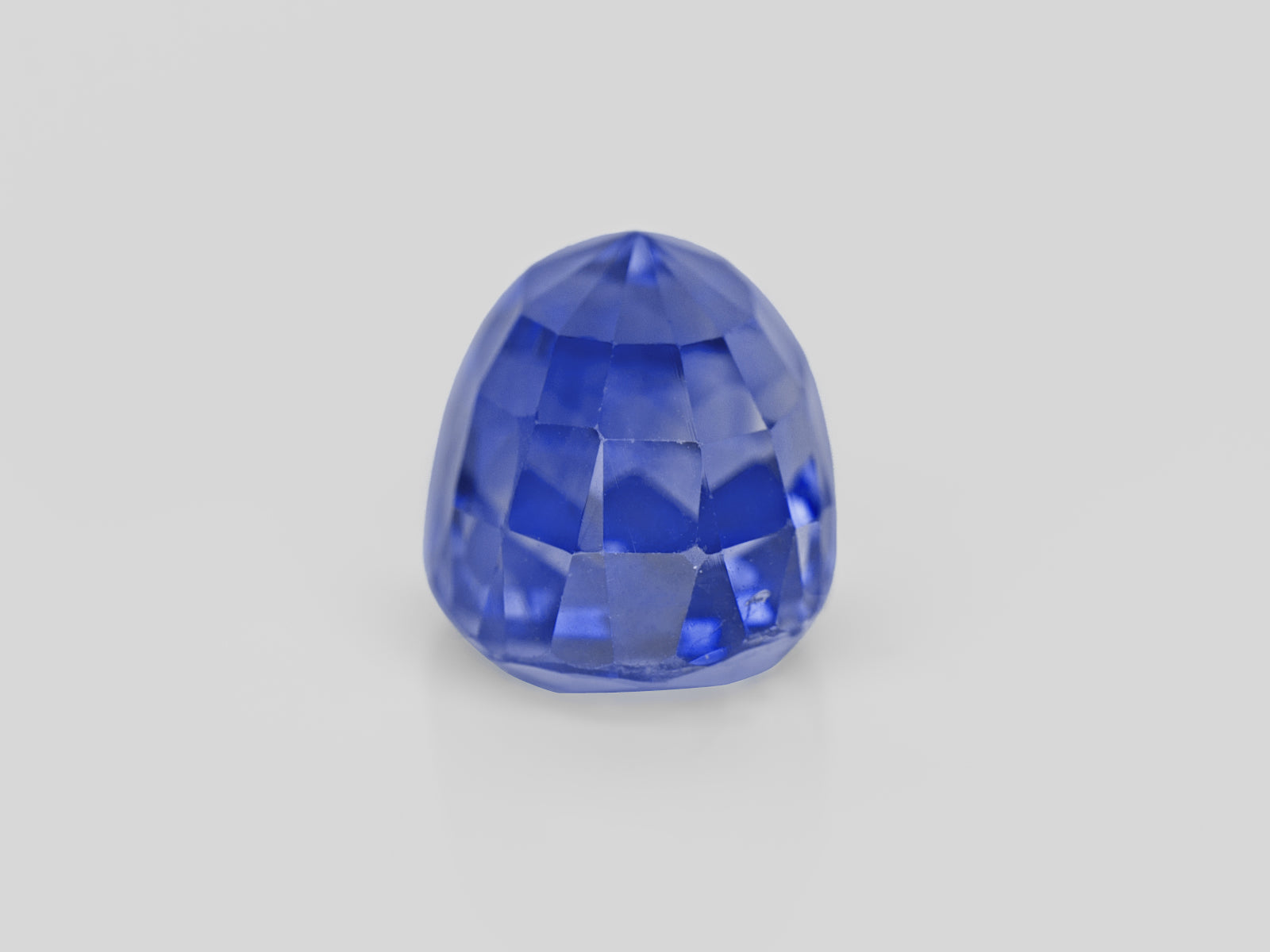 8802957-oval-vevlety-cornflower-blue-gia-sri-lanka-natural-blue-sapphire-7.04-ct