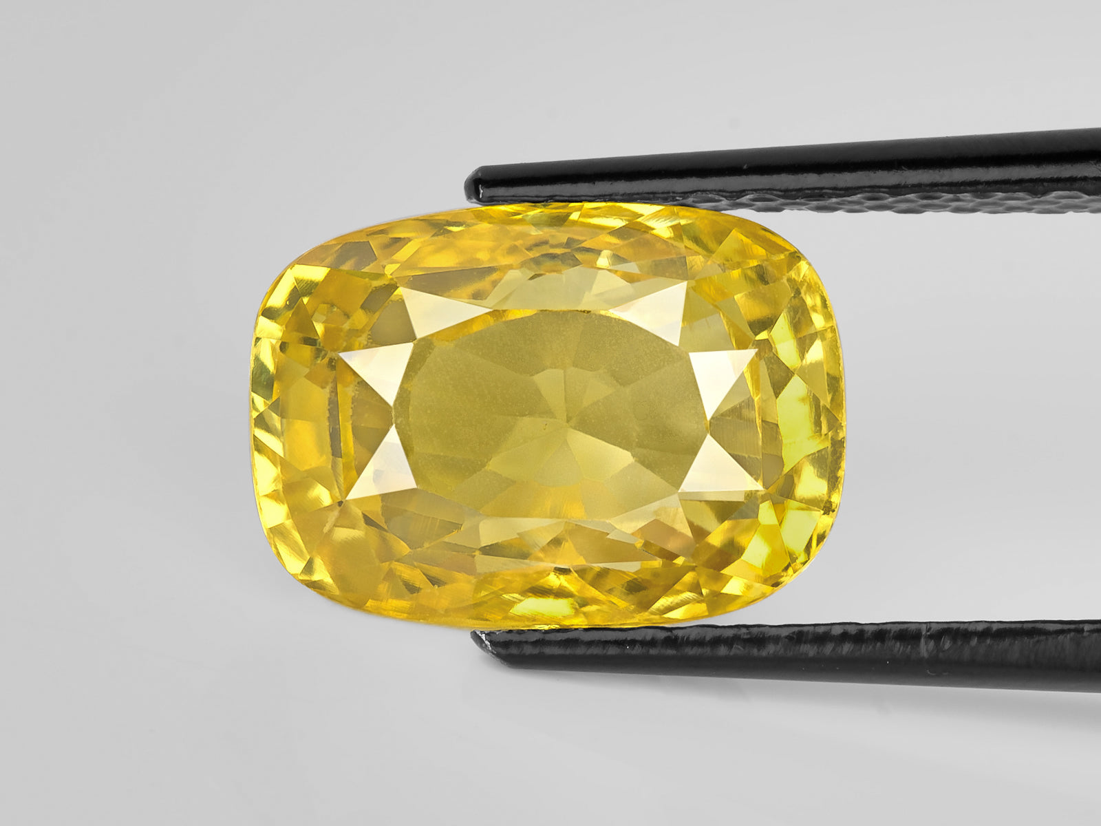 8802925-cushion-lively-intense-yellow-sri-lanka-natural-yellow-sapphire-6.72-ct