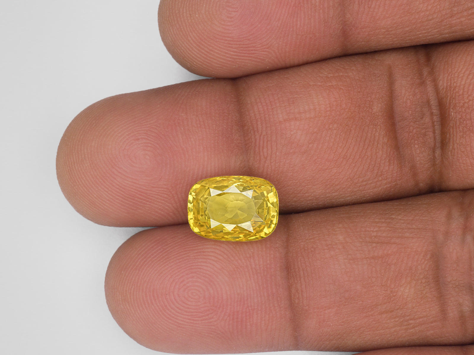8802925-cushion-lively-intense-yellow-sri-lanka-natural-yellow-sapphire-6.72-ct
