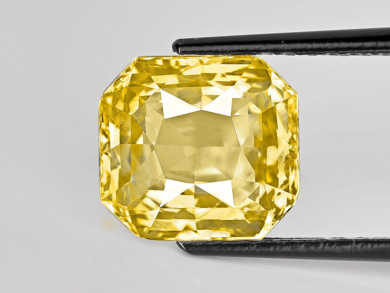 8802927-octagonal-lustrous-yellow-sri-lanka-natural-yellow-sapphire-6.20-ct
