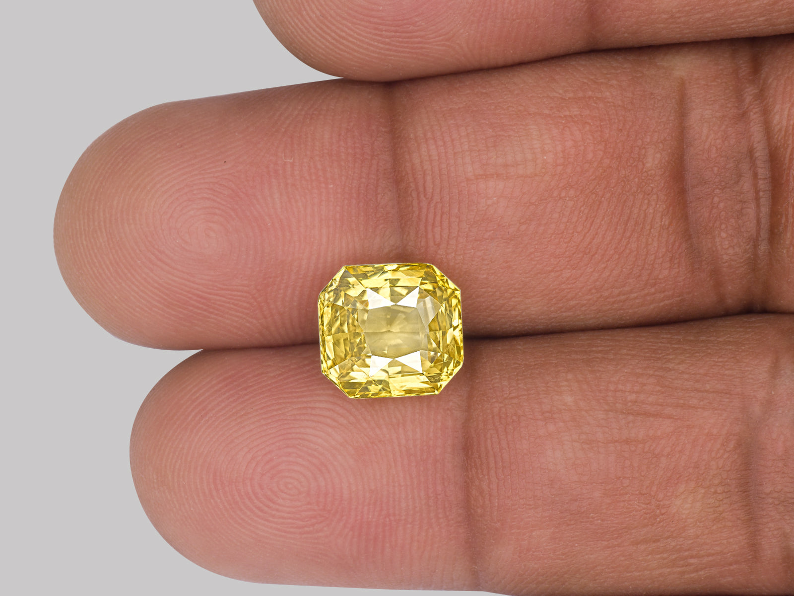 8802927-octagonal-lustrous-yellow-sri-lanka-natural-yellow-sapphire-6.20-ct
