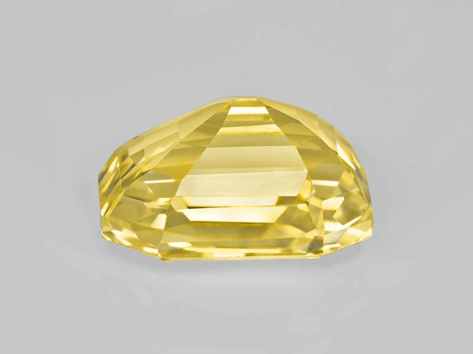 8802929-octagonal-lustrous-yellow-sri-lanka-natural-yellow-sapphire-8.15-ct