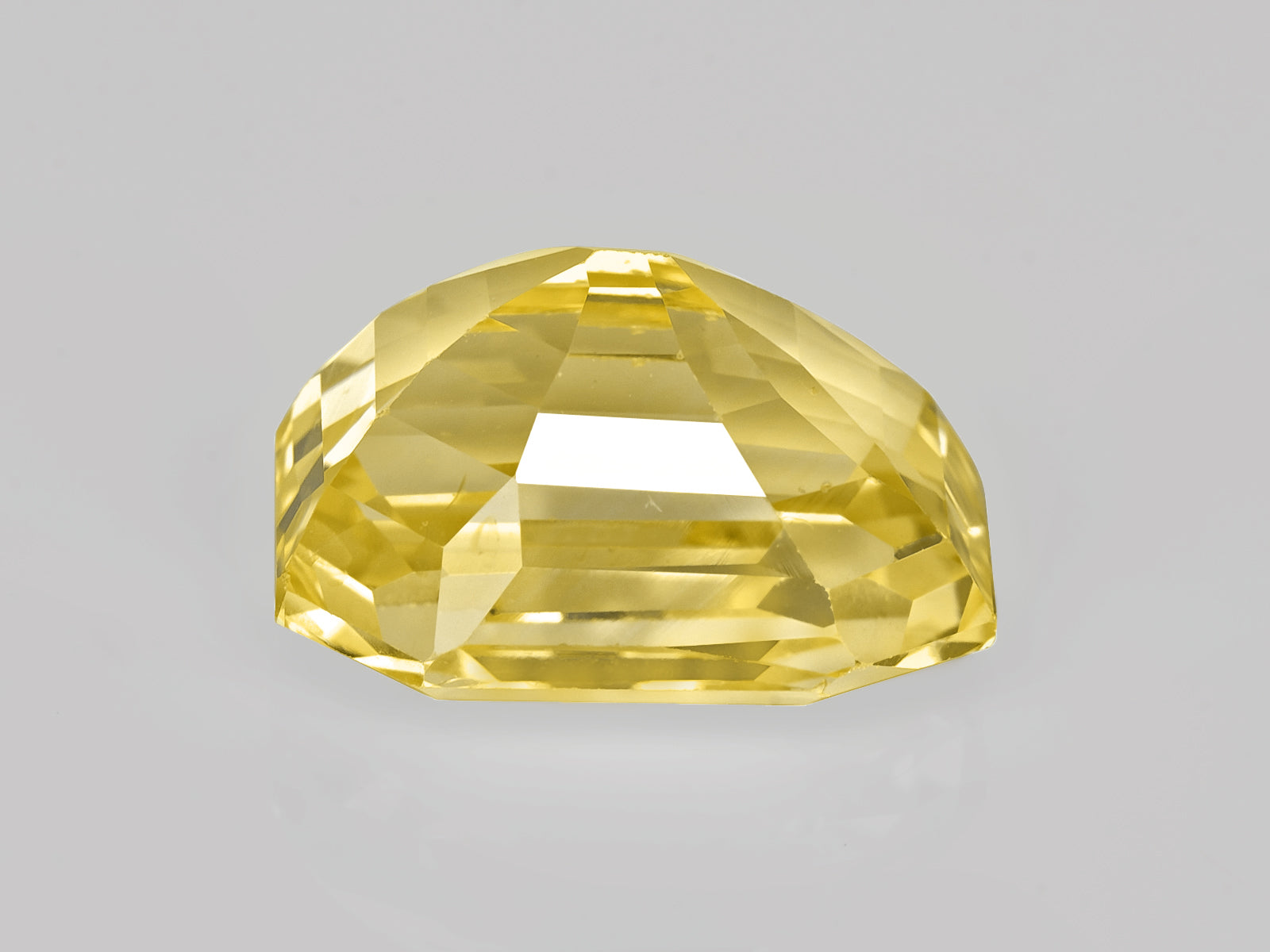 8802929-octagonal-lustrous-yellow-sri-lanka-natural-yellow-sapphire-8.15-ct