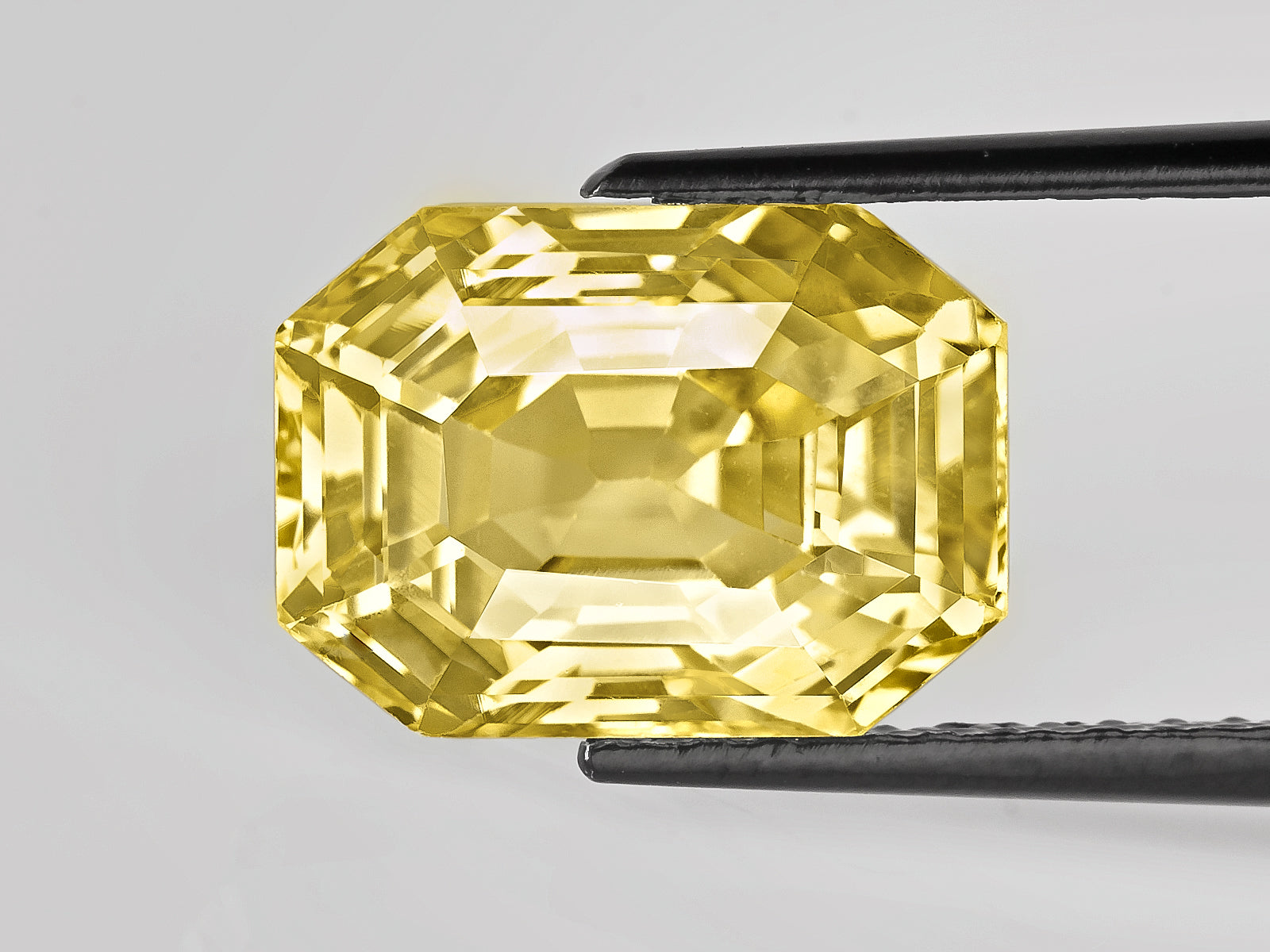 8802929-octagonal-lustrous-yellow-sri-lanka-natural-yellow-sapphire-8.15-ct