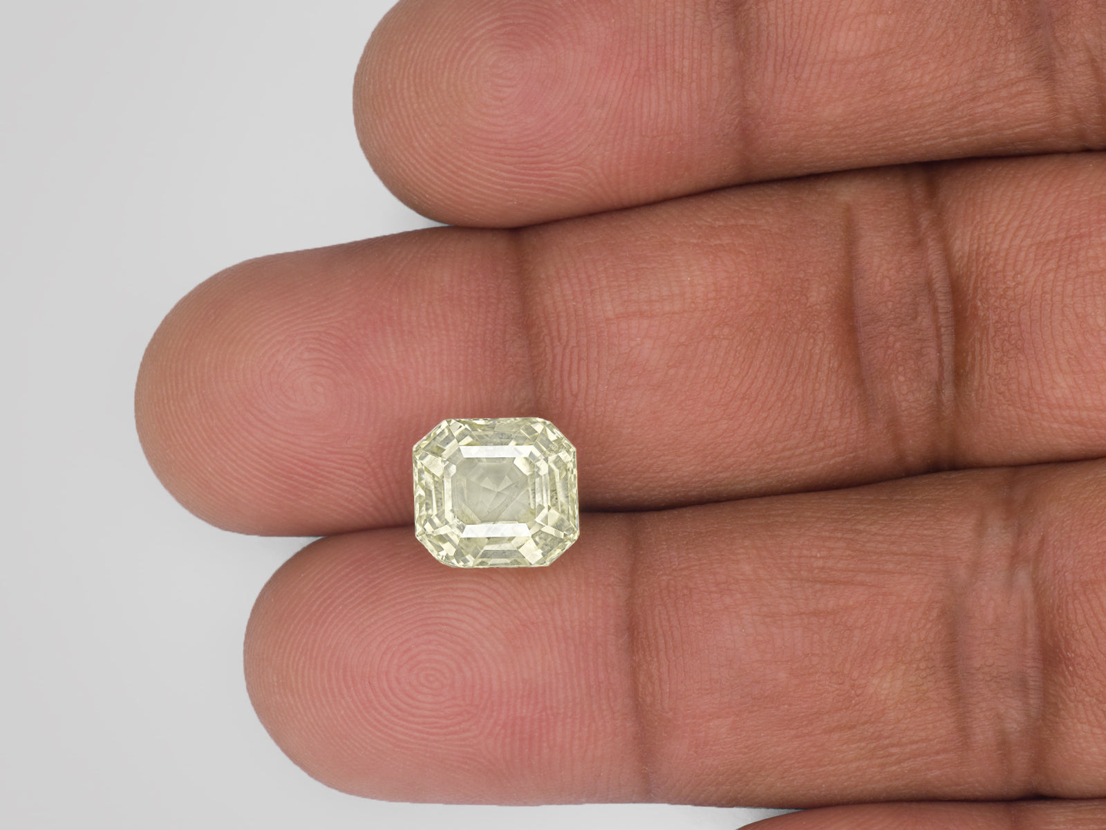 8802931-octagonal-colorless-very-light-yellow-sri-lanka-natural-white-sapphire-7.19-ct