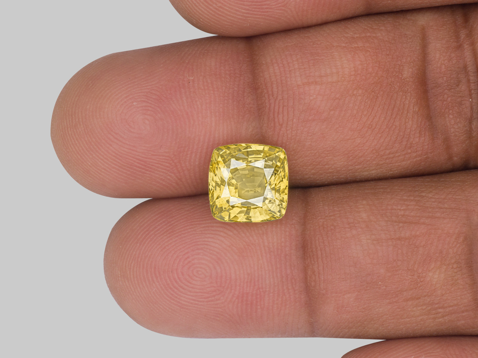 8802932-cushion-lustrous-intense-yellow-sri-lanka-natural-yellow-sapphire-5.19-ct