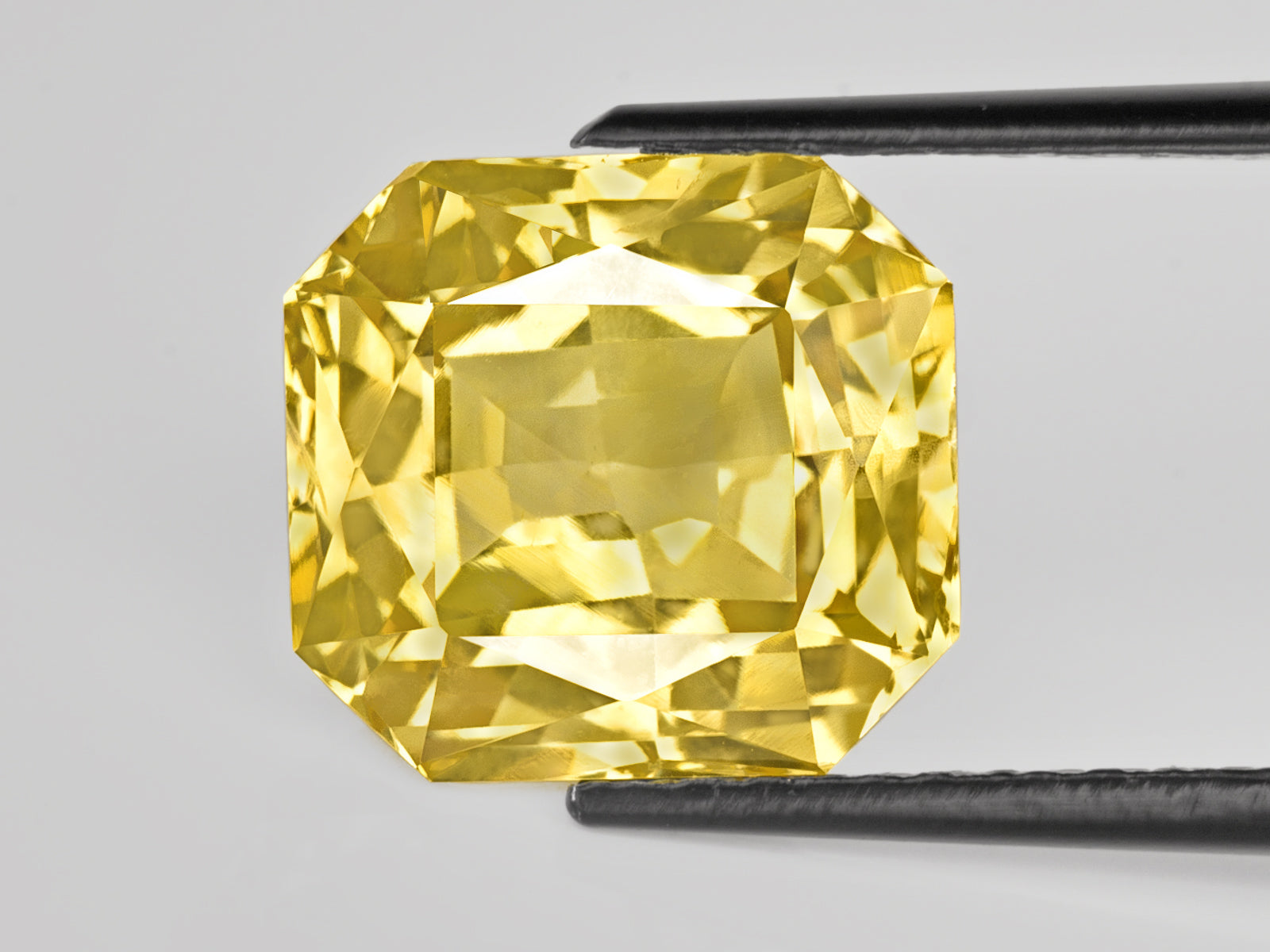 8802938-octagonal-velvety-intense-yellow-gii-sri-lanka-natural-yellow-sapphire-7.62-ct