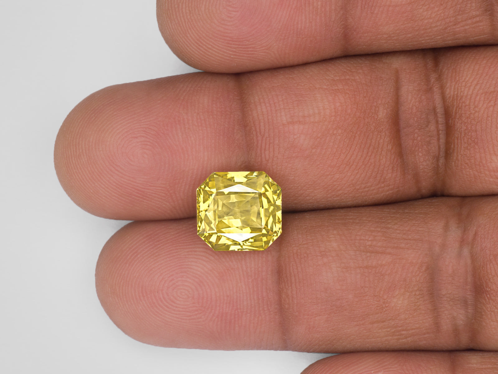 8802938-octagonal-velvety-intense-yellow-gii-sri-lanka-natural-yellow-sapphire-7.62-ct