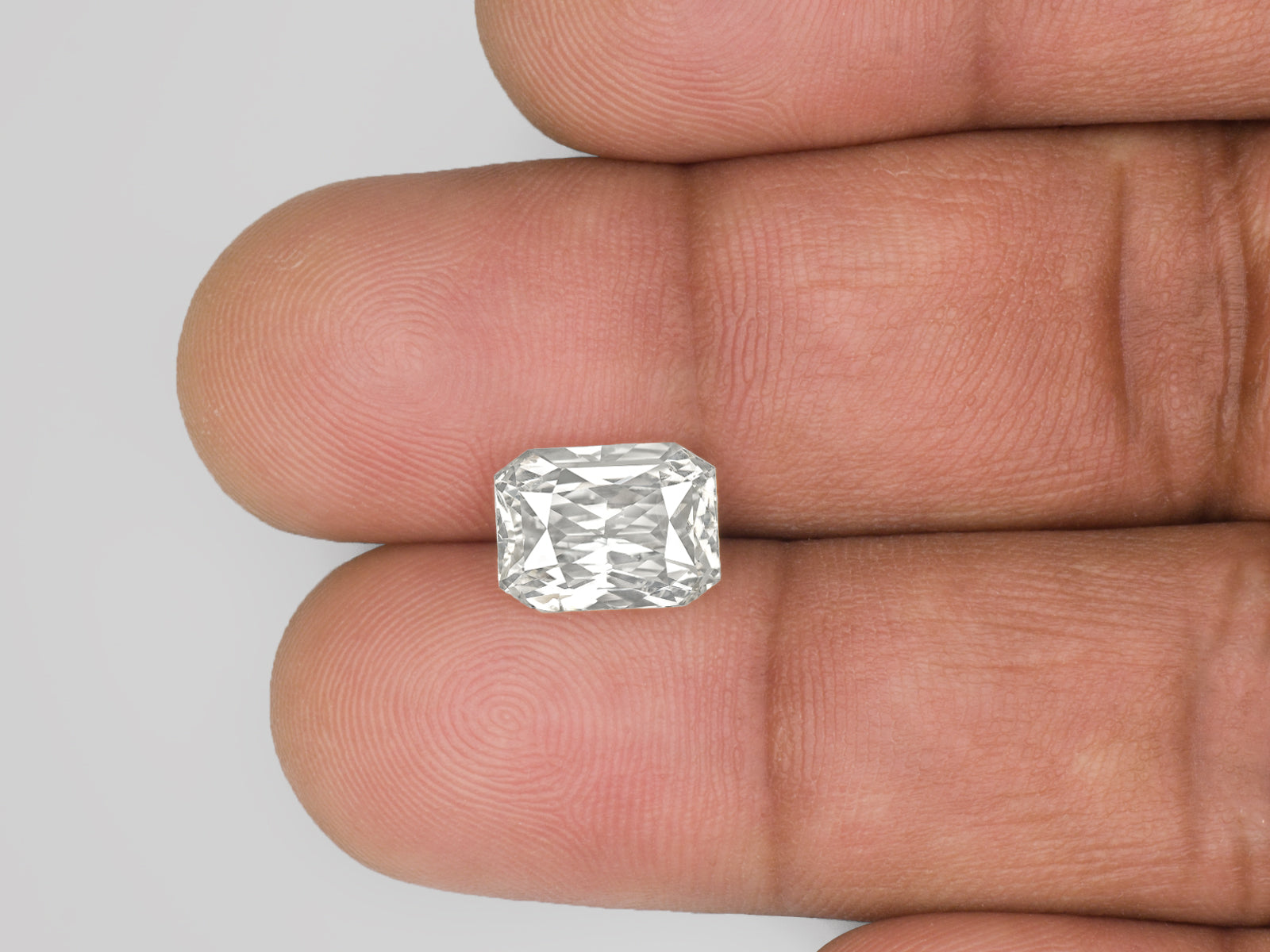 8802940-octagonal-colorless-sri-lanka-natural-white-sapphire-4.58-ct