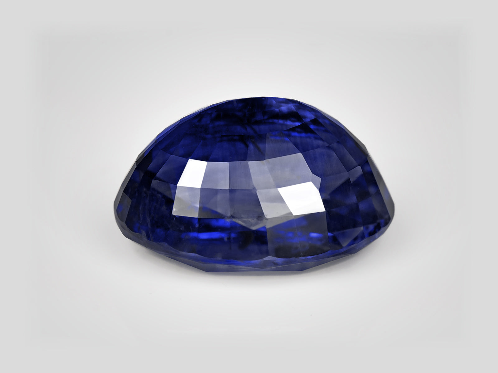 8802950-oval-intense-royal-blue-sri-lanka-natural-blue-sapphire-5.52-ct