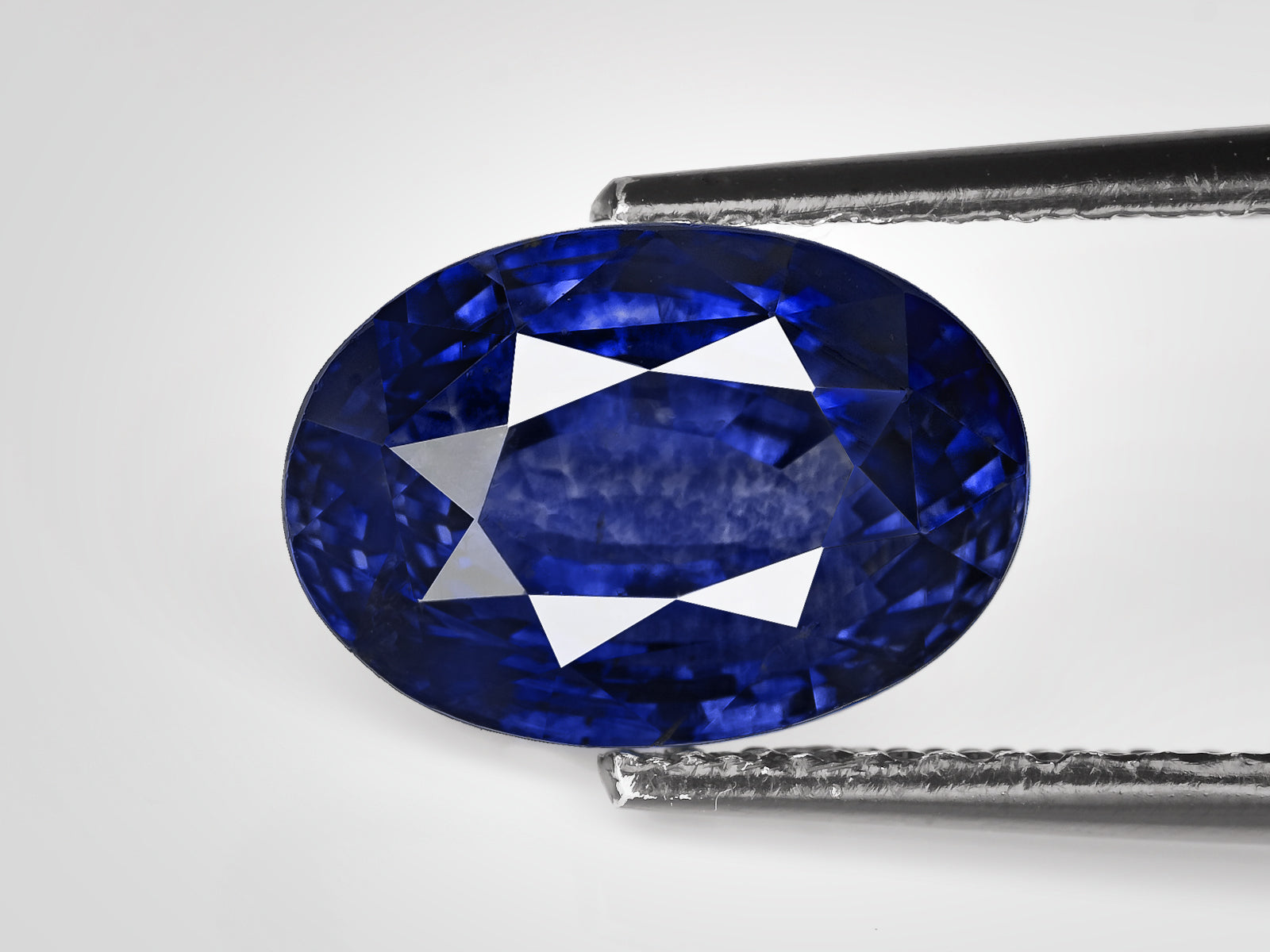 8802950-oval-intense-royal-blue-sri-lanka-natural-blue-sapphire-5.52-ct