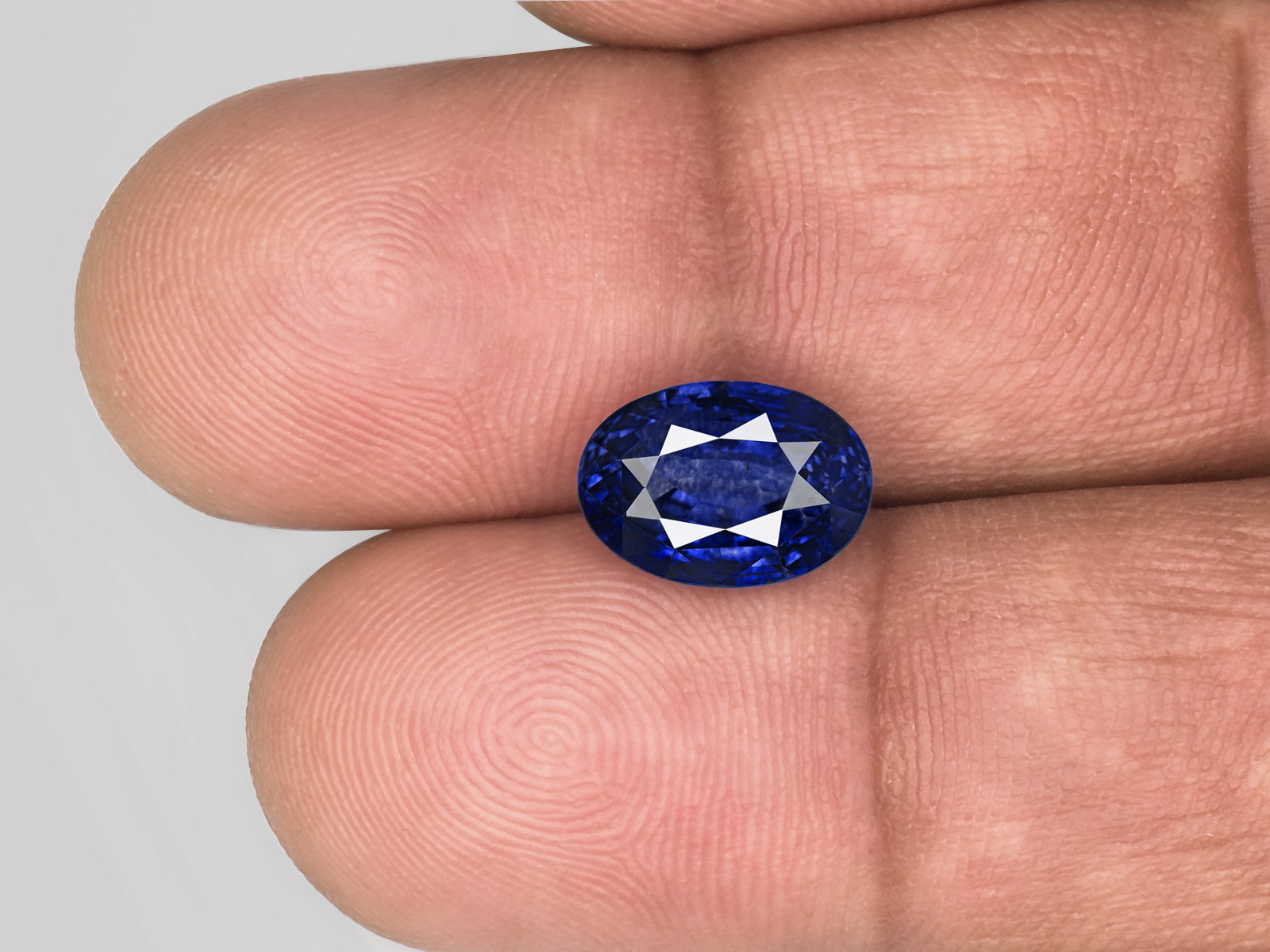 8802950-oval-intense-royal-blue-sri-lanka-natural-blue-sapphire-5.52-ct