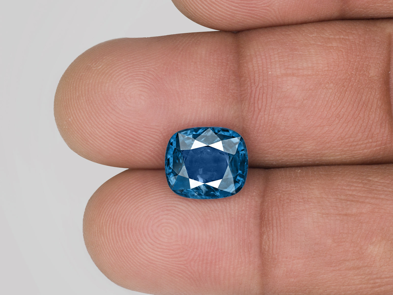 8802952-cushion-deep-blue-sri-lanka-natural-blue-sapphire-5.31-ct