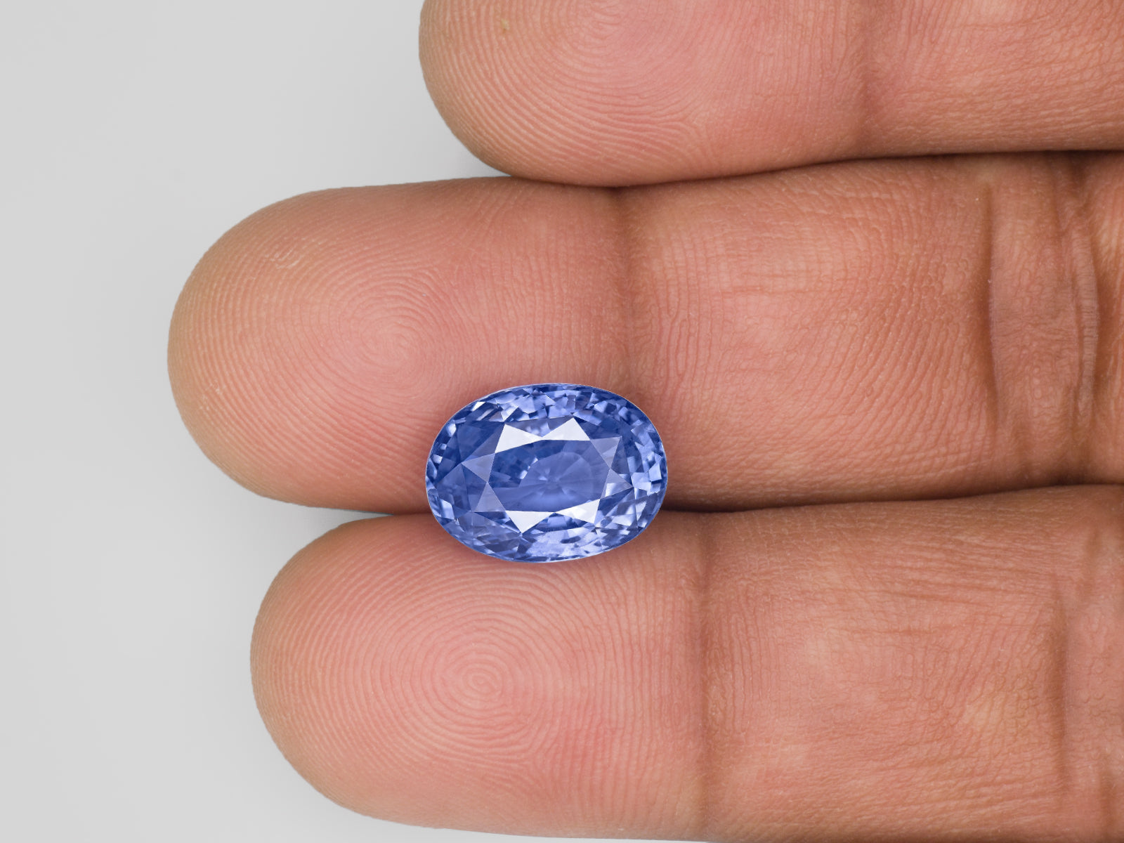 8802954-oval-lustrous-violetish-blue-sri-lanka-natural-blue-sapphire-8.04-ct