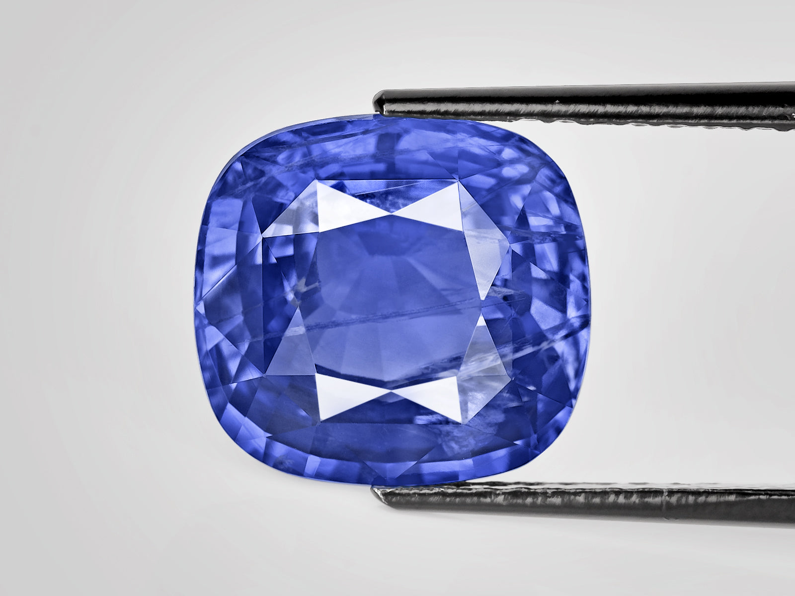 8802955-cushion-cornflower-blue-sri-lanka-natural-blue-sapphire-9.02-ct