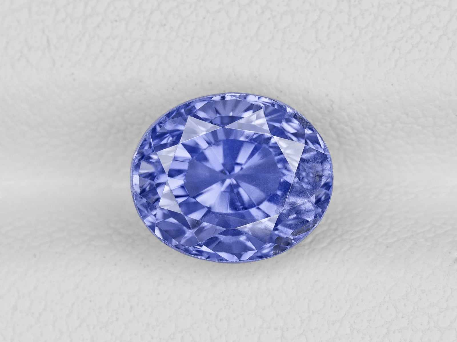 8802971-oval-lively-intense-blue-gii-sri-lanka-natural-blue-sapphire-4.10-ct