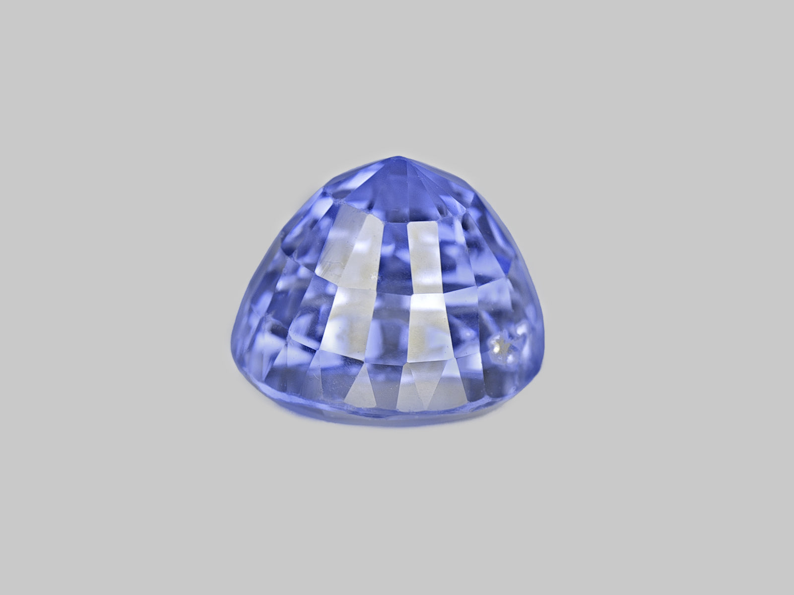 8802971-oval-lively-intense-blue-gii-sri-lanka-natural-blue-sapphire-4.10-ct