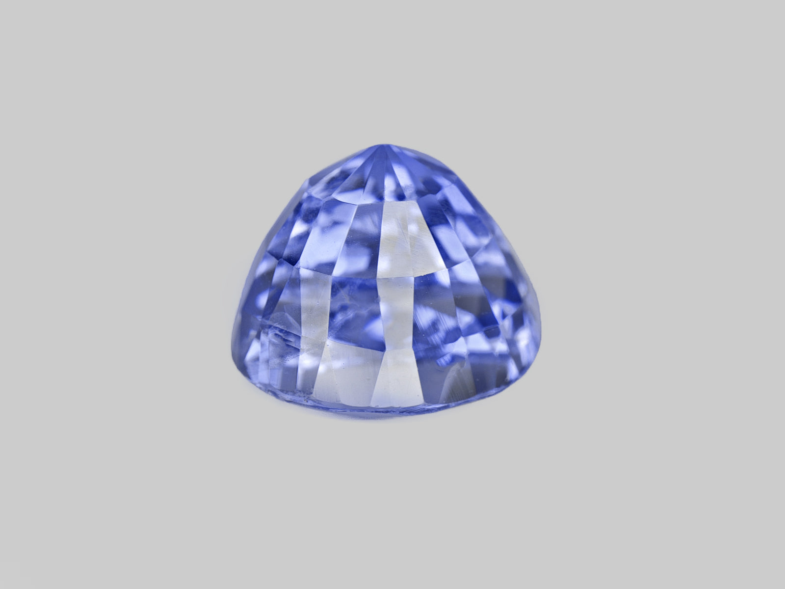 8802971-oval-lively-intense-blue-gii-sri-lanka-natural-blue-sapphire-4.10-ct