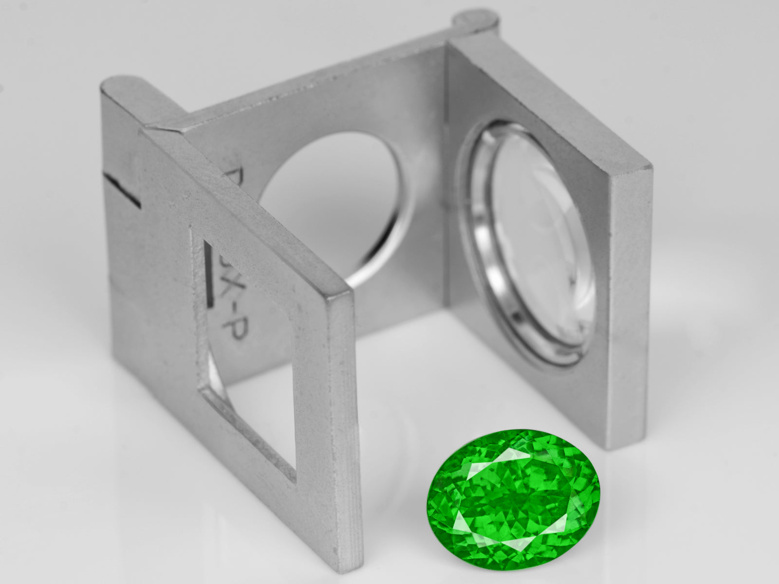 8802972-oval-fiery-vivid-green-kenya-natural-tsavorite-garnet-3.75-ct
