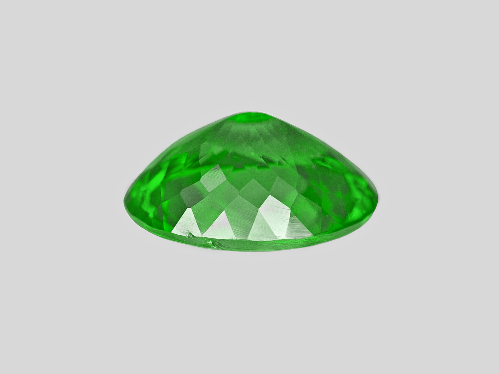 8802972-oval-fiery-vivid-green-kenya-natural-tsavorite-garnet-3.75-ct