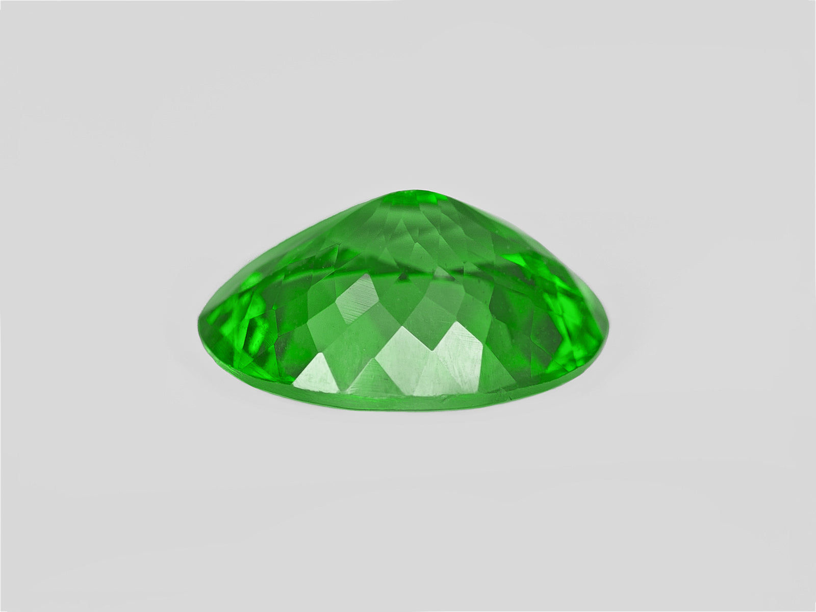8802972-oval-fiery-vivid-green-kenya-natural-tsavorite-garnet-3.75-ct