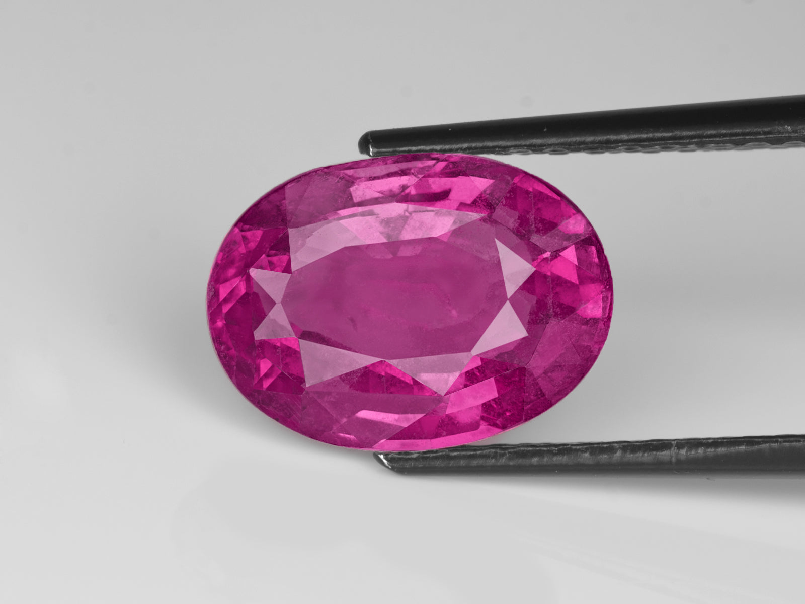 8802974-oval-deep-pink-red-gii-madagascar-natural-ruby-4.78-ct