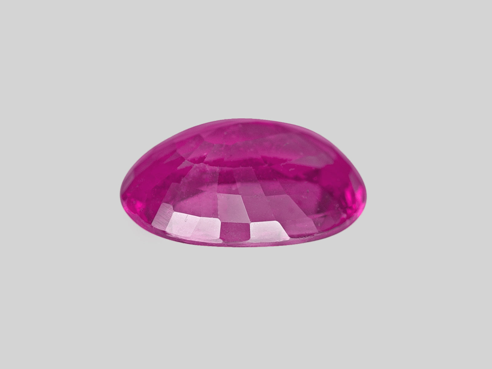 8802974-oval-deep-pink-red-gii-madagascar-natural-ruby-4.78-ct