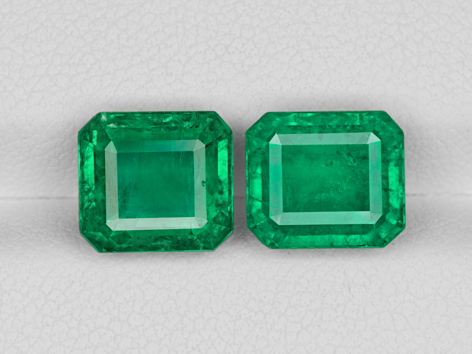 8802977-octagonal-intense-green-gii-zambia-natural-emerald-6.41-ct