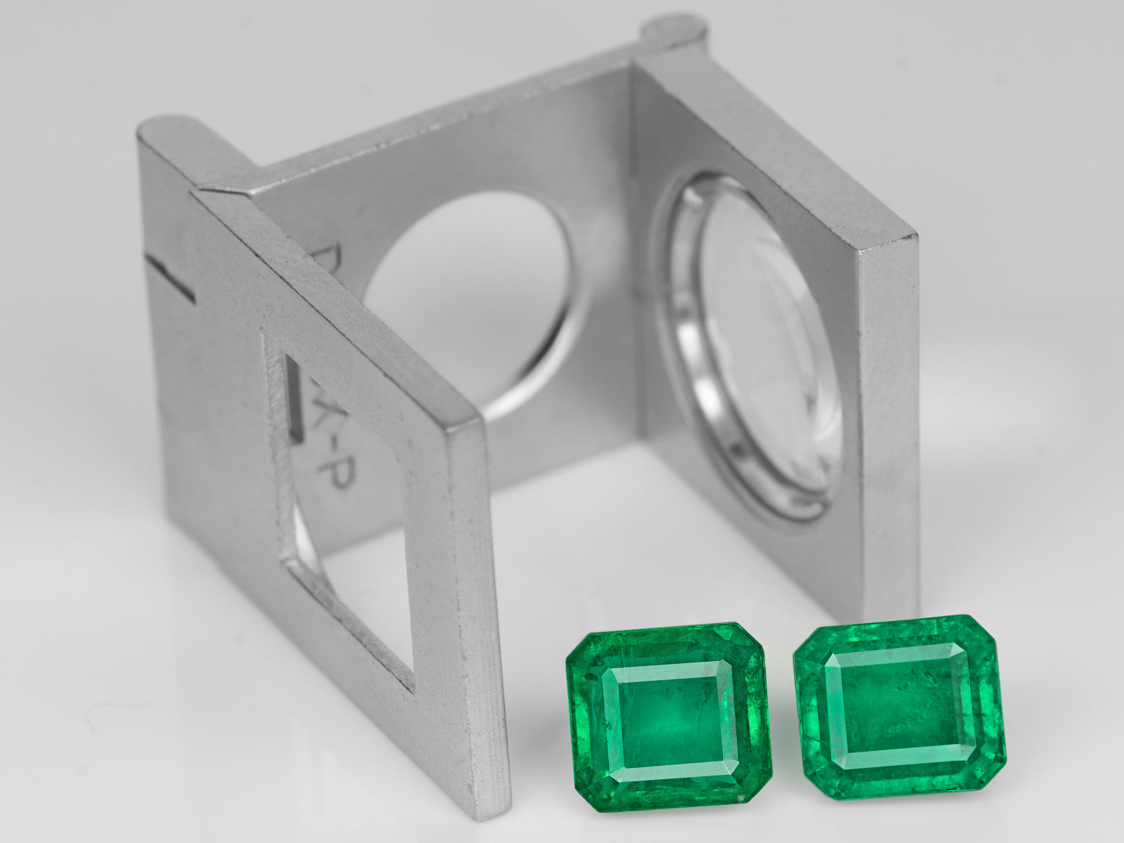 8802977-octagonal-intense-green-gii-zambia-natural-emerald-6.41-ct