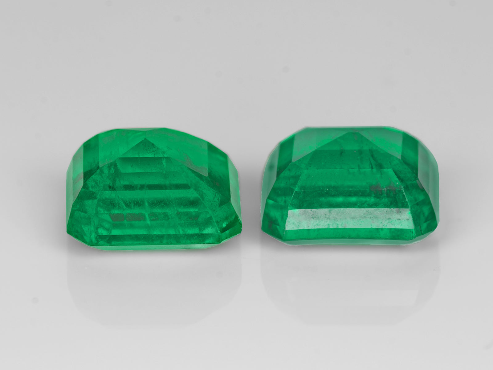 8802977-octagonal-intense-green-gii-zambia-natural-emerald-6.41-ct