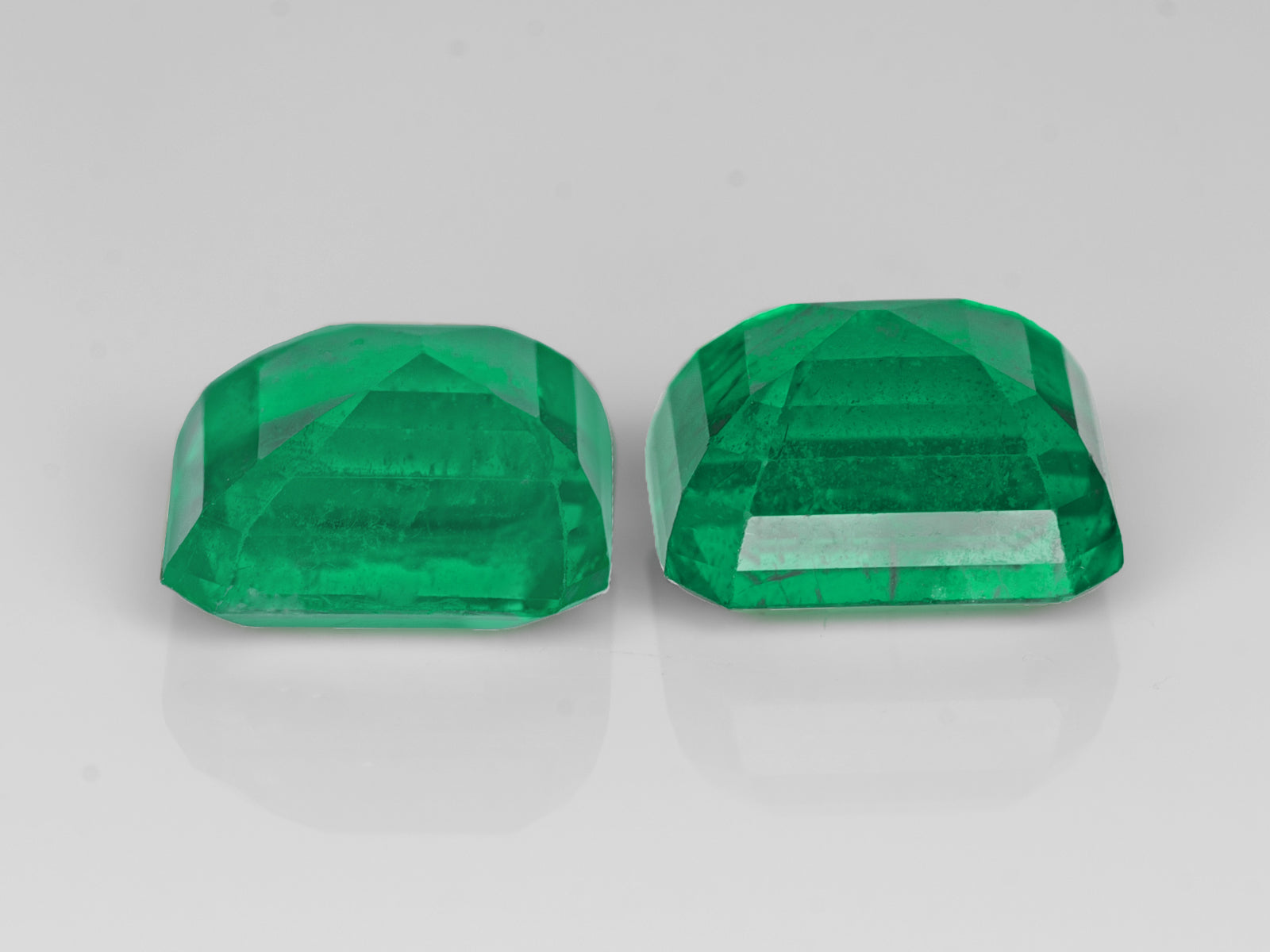 8802977-octagonal-intense-green-gii-zambia-natural-emerald-6.41-ct