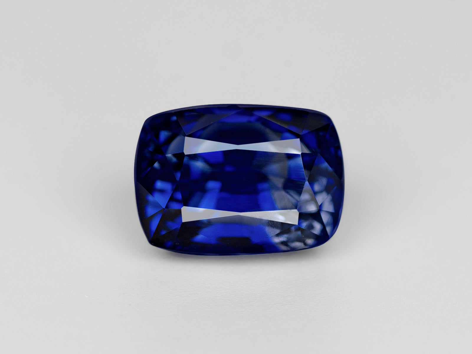 8802980-cushion-intense-royal-blue-ink-blue-grs-sri-lanka-natural-blue-sapphire-4.65-ct