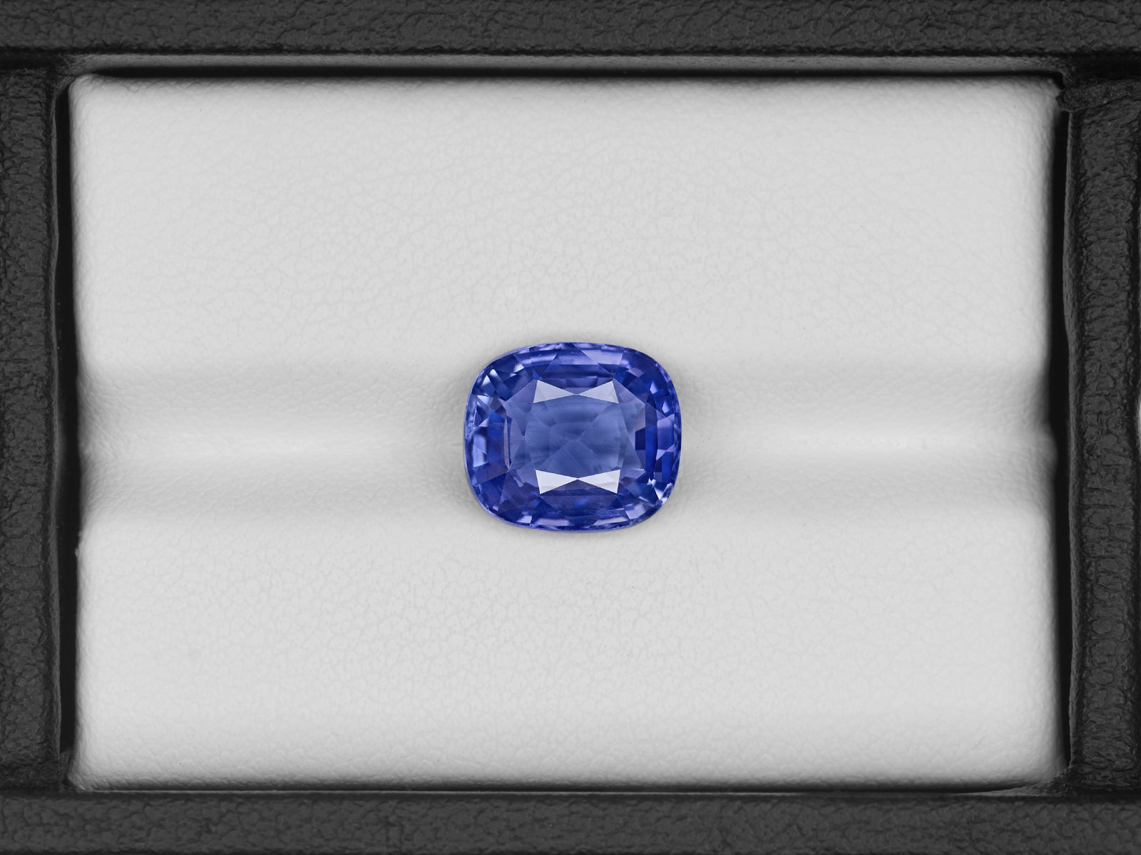 8802981-cushion-fiery-violetish-blue-gii-sri-lanka-natural-blue-sapphire-4.56-ct