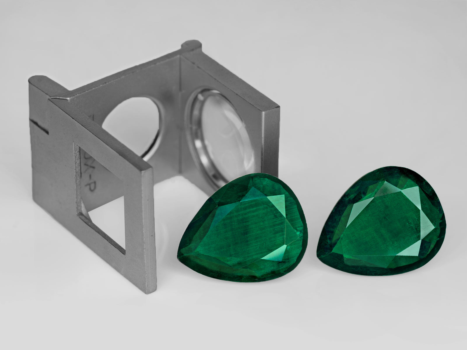 8802996-pear-deep-royal-green-brazil-natural-emerald-25.41-ct