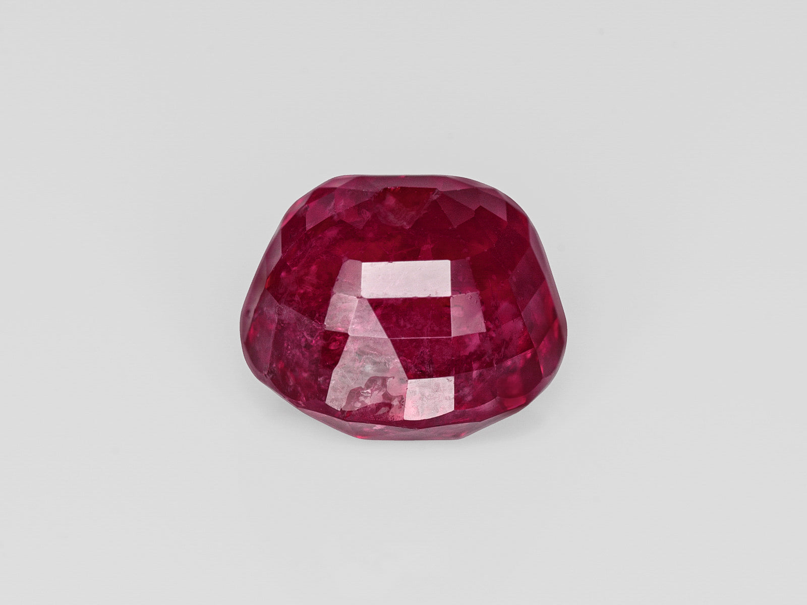8803047-cushion-pigeon-blood-red-gia-burma-natural-ruby-4.02-ct